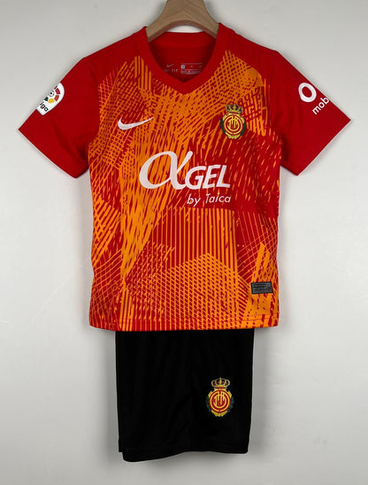 Camiseta y Pantalones para niños RCD Mallorca Edición Conmemorativa 23/24