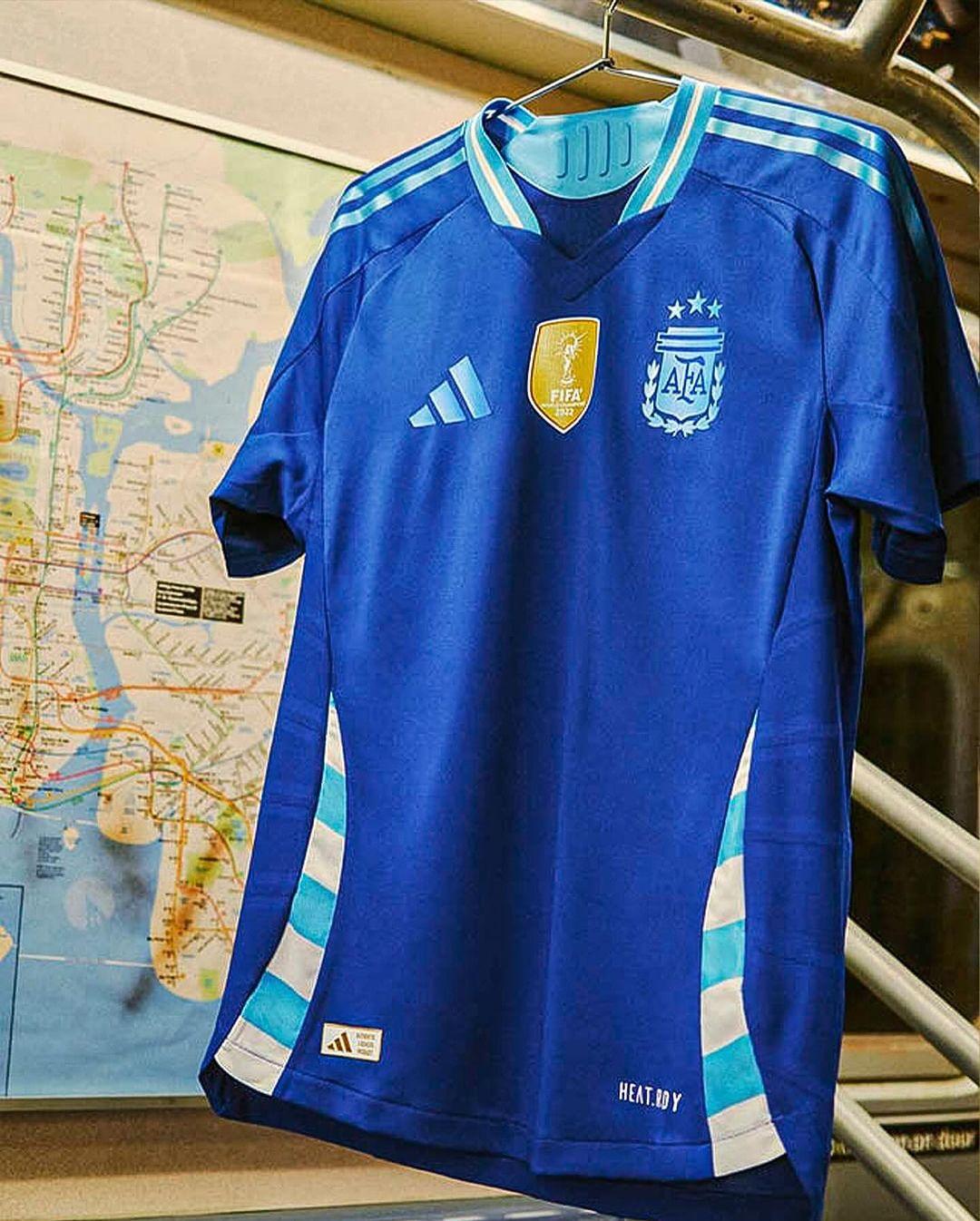 Camiseta Argentina Away 24/25 Con Patch de Campeón Mundial