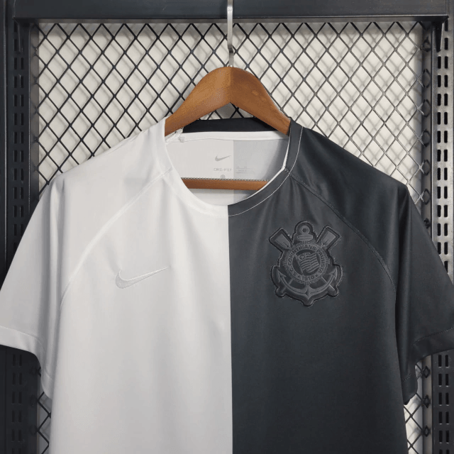 Camisa Nike Corinthians Pré Jogo 2023/24 - Blanco y Negro