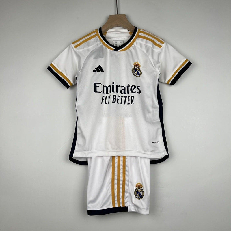 Camiseta y Pantalones Real Madrid Primera Equipaccion 23/24 - Blanco